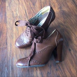 SOLD | AE | Brown Heel